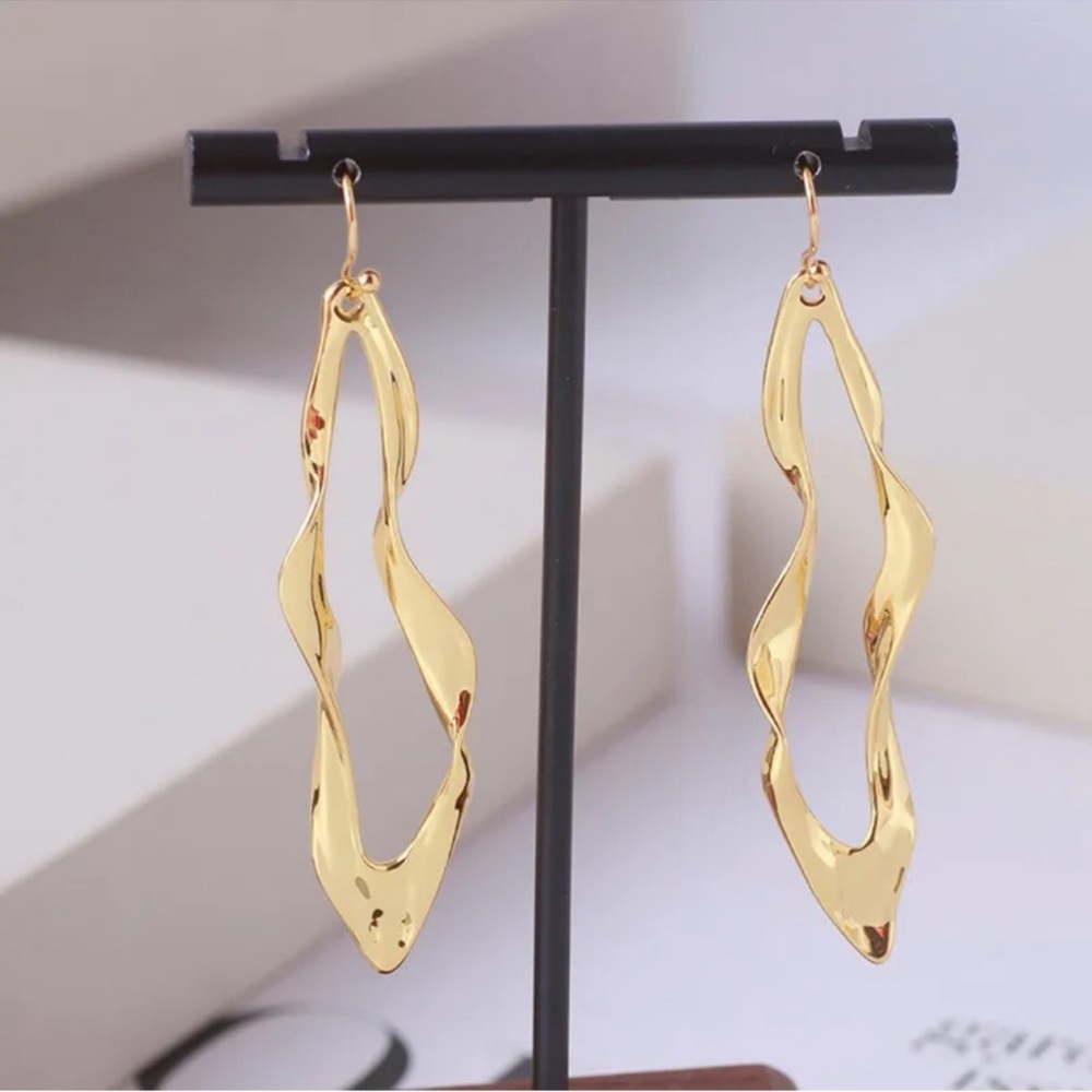 $159 NEW Alexis Bittar • Crumpled Cap Lucite Drop Earring